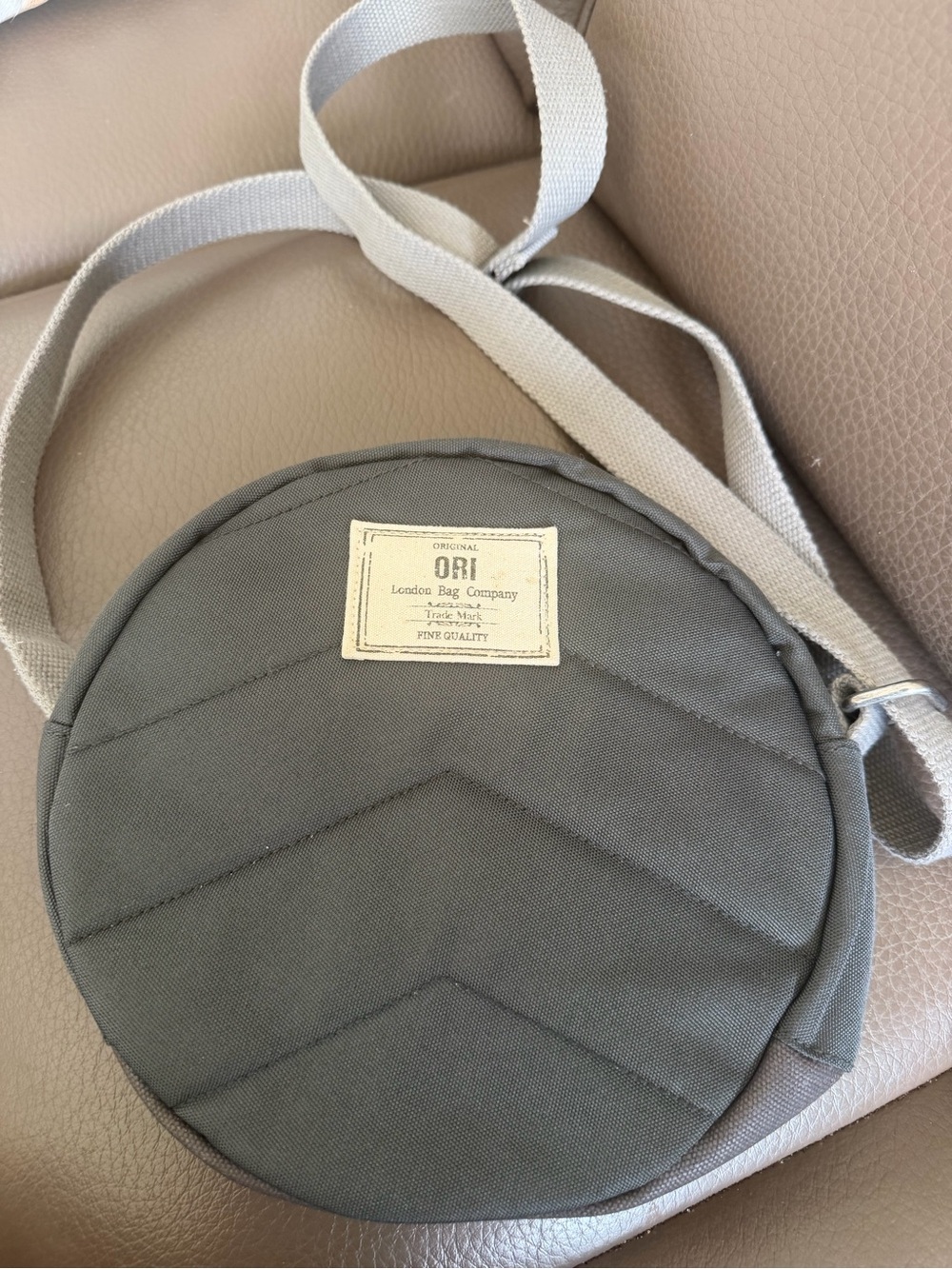 Pristine ORI London Bag Company Round Crossbody Bag in Dark Gray